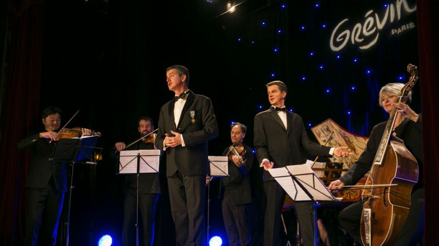 Les deux Philippe Jaroussky sur la scène du musée Grévin