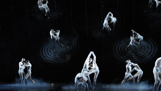 Boléro de Maurice Ravel à l'Opéra Garnier à Paris en 2013 par Sidi Larbi Cherkaoui et Damien Jalet ©Getty - Sveva VIGEVENO/Gamma-Rapho