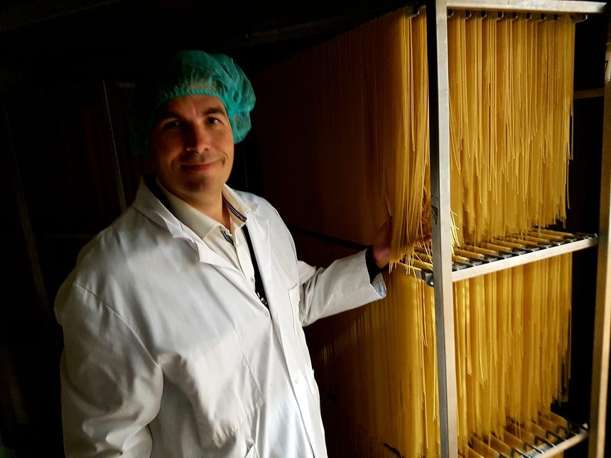 Denis lainé dans le séchoir à pâtes