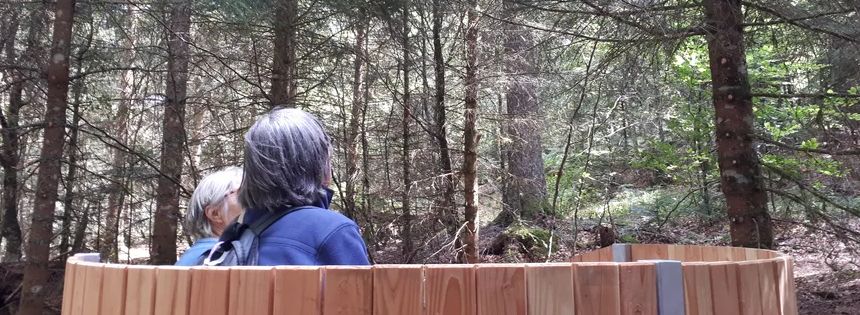 Claude et Eliane dans l'un des "spas forestiers" du Mont-Dore