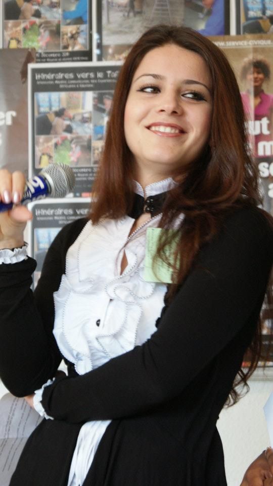 Ana, Regards de Jeunes