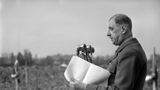 Le fondateur et président du Rassemblement pour le peuple français (RPF) prononce un discours le 1er mai 1951 à Paris au Parc de Bagatelle. ©AFP