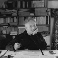 Jean Giono, à son bureau pour le magazine Vogue en 1955 .