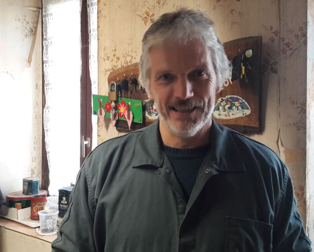 Laurent Colas mène 3 journées en une : chauffeur de bus, agriculteur et maire