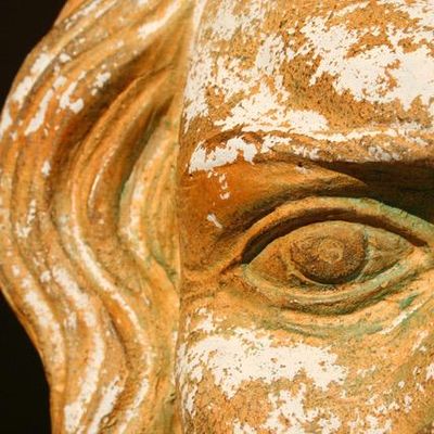Détail d'une ancienne statue grecque représentant un maque de Zeus