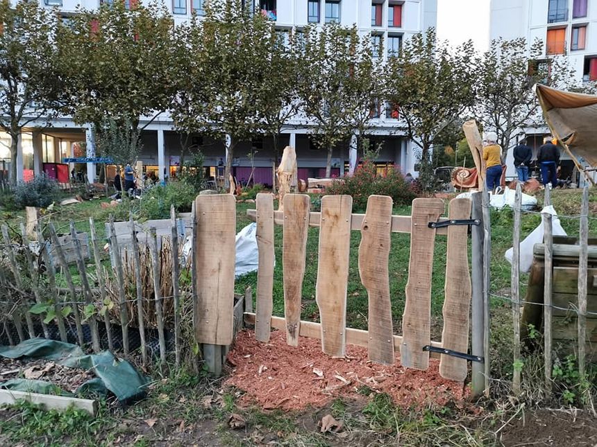 Portail réalisé avec Kabanak : un portail qui invite à entrer dans le jardin