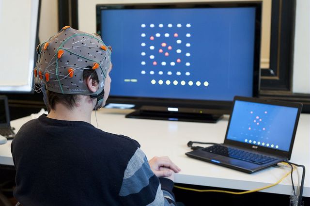 Communication cerveau-ordinateur : utilisation du logiciel Openvibe2 au jeux vidéos (Bain Invaders, GIPSA-Lab), 2013