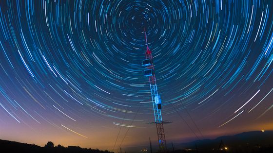 Communications par Satellite, sous un ciel étoilé ©Getty - FilippoBacci