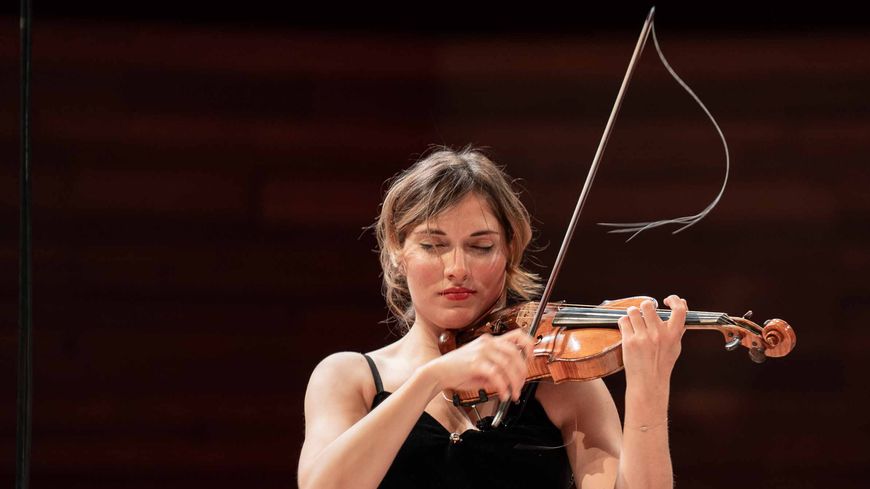 La violoniste Diana Tishchenko capturée par Masha Mosconir lors du concours Long-Thibaud-Crespin