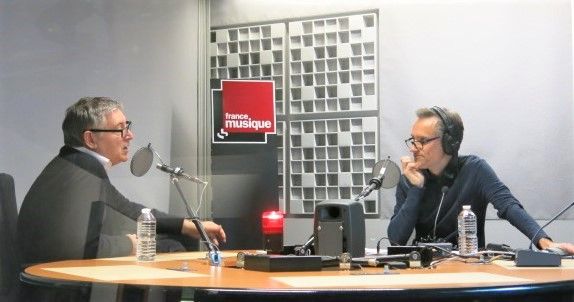 France Musique, studio 361... Le philosophe Michel Onfray & le producteur Philippe Venturini (g. à d.)