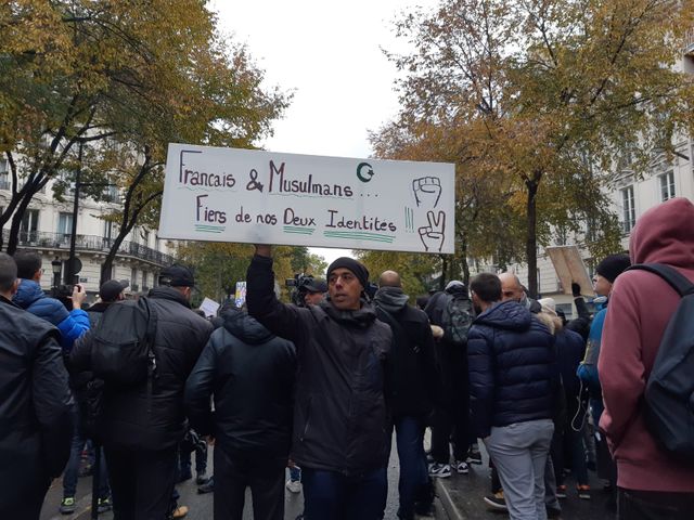Français et musulman, le message de ce manifestant de la marche du 10 novembre.