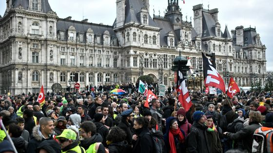 Nouvelle journée de mobilisation contre la réforme des retraites à Paris samedi 28 décembre ©AFP - Stéphane de Sakutin