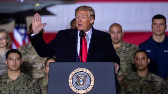 Donald Trump lors de la cérémonie de signature de la Loi d'autorisation de défense nationale, le 20 décembre dernier, dans le Maryland. ©Maxppp - ERIK S. LESSER/EPA/Newscom
