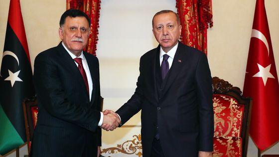 Fayez Al-Sarraj et le président turc Erdogan le 15 décembre à Istanbul ©AFP - TURKISH PRESIDENCY / MURAT CETIN