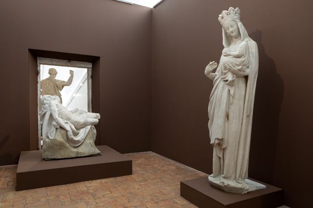 Le Christ de la Pietà de Michel-Ange, 1881 Giuseppe Padovelli (mouleur) et Vierge dorée, XXe siècle