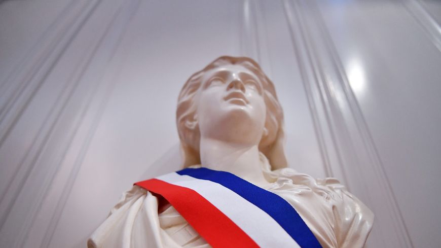 Les cadres du RN sont confrontés aux difficultés du terrain, ils doivent revoir leurs ambitions à la baisse