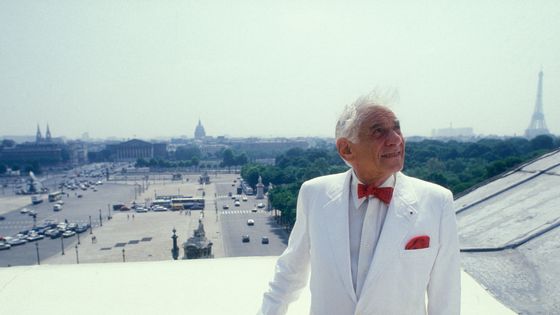 Leonard Bernstein le 19 juin 1986 à Paris / Songfest" de Leonard Bernstein avec l'Orchestre National de France dirigé par le compositeur (1979) ©Getty - Chip HIRES/Gamma-Rapho