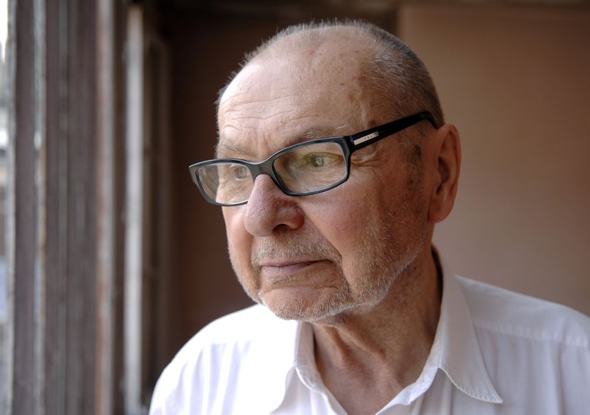 Le metteur en scène Claude Régy, le 18 juin 2007 à son domicile parisien