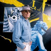 Jacques Monory pose dans son atelier avec ses peintures lors d'une séance de portraits le 12 septembre 1997 à Paris.