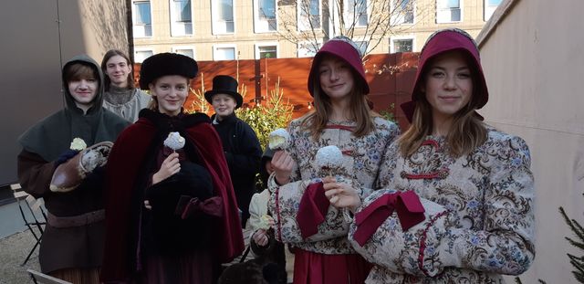 À Odense les enfants fêtent Noël en costumes traditionnels.