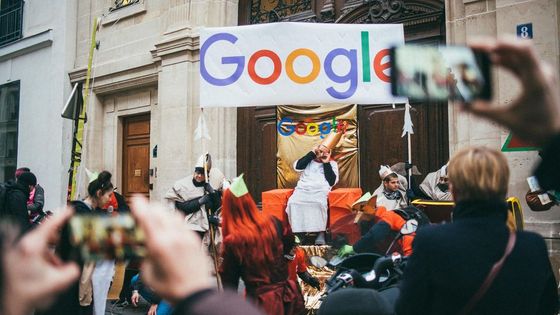 Le 31 janvier, des militants d’Attac manifestaient devant le siège de Google France, à Paris, pour protester contre ses pratiques d’évasion fiscale - PHOTO BOBY