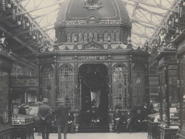 Exposition d'une pharmacie dans le kiosque central de l'exposition universelle de 1889 - Hippolyte Blancard
