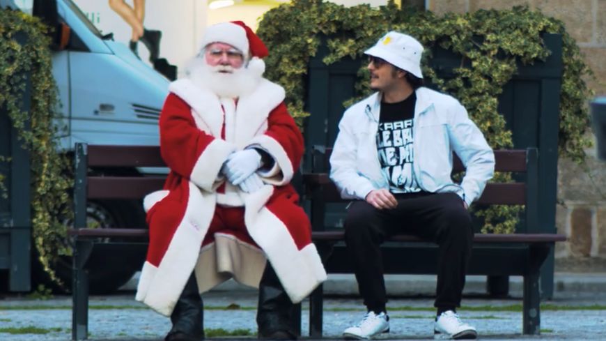 Lorenzo et un Père Noël (Crédit : Columbine Facebook)