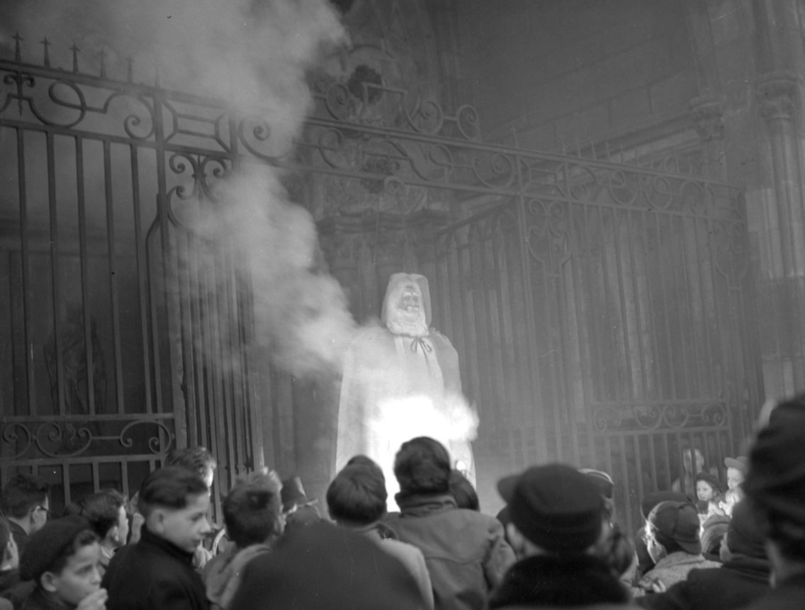 En 1951 L Eglise A Fait Bruler Le Pere Noel Dernier Dieu Paien Raconte La Philosophe Catherine Clement