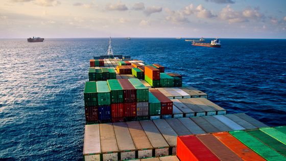 Naviguer en cargo, c'est aussi une façon assez contemplative d'aborder le voyage, en douceur et avec du temps pour se reposer ! ©Getty - Gonzalo Azumendi