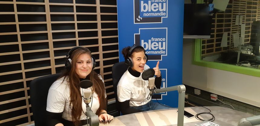 Jessica et Doriane "les Josettes" du 4L Trophy 2020 dans les studios de France Bleu Normandie à Rouen