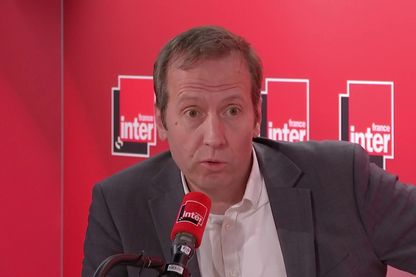 Frédéric Sève, secrétaire national de la CFDT, estime que le gouvernement a franchi "la ligne rouge" fixée par son syndicat dans les négociations sur la réforme des retraites. Frédéric Sève, secrétaire national de la CFDT, estime que le gouvernement a franchi "la ligne rouge" fixée par son syndicat dans les négociations sur la réforme des retraites.
