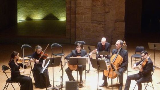 Sébastien Llinares, guitare solo, Gilles Colliard, castagnettes, dans le Quintette de Boccherini - - Photo Classictoulouse -