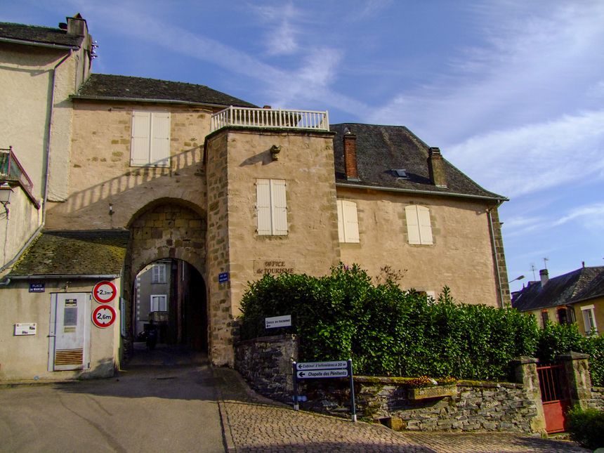 Porte du château, vers le vieux quartier