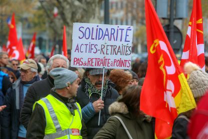 Manifestation intersyndicale et interprofessionnelle le 5 décembre 2019 dans le cadre de la journée de grève générale pour protester contre la réforme des retraites. Manifestation intersyndicale et interprofessionnelle le 5 décembre 2019 dans le cadre de la journée de grève générale pour protester contre la réforme des retraites.