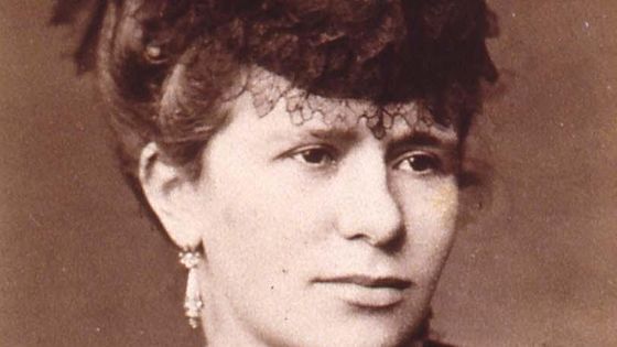 Marie Jaell (1846-1925), jeune femme, coiffée d'un élégant chapeau. - Ganz, J. / Gallica