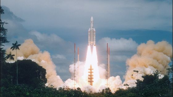 Lancement de la fusée Ariane V le 30 octobre 1997 à Kourou, France. ©Getty - Patrick AVENTURIER
