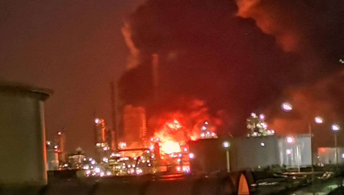 Incendie A La Raffinerie Total De Gonfreville L Orcher Pres Du Havre