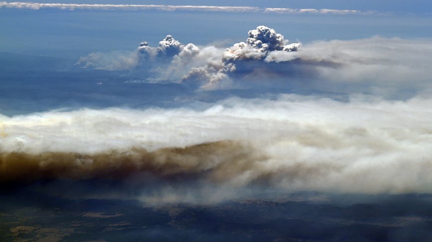 Les incendies en Australie ont provoqué d'épais nuages de fumée qui s'étendent sur des centaines de kilomètres, comme ici dans la vallée de Richmond, en Nouvelle-Galles du Sud
