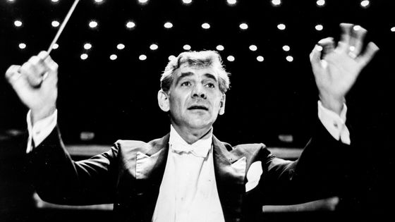 Portrait de Leonard Bernstein en 1961 / Le Carnegie Hall de New-York, par Mildred Clary (1992) ©Getty - Marka/Universal Images Group