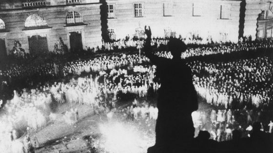 Autodafé sur la Opernplatz de Berlin (Allemagne) en 1933 ©Getty - Keystone / Intermittent