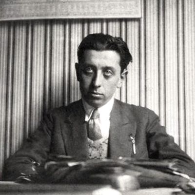 Robert Desnos en 1924 © Menerbes via Wikimedia.org