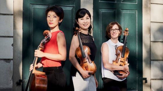 Le Trio Oreade, trio à cordes : Yukiko Ishibashi, violon – Ursula Sarnthein, alto – Christine Hu, violoncelle. Leur 2ème disque est consacré à Mozart (Ars Produktion) - Photo by Kaupo Kikkas