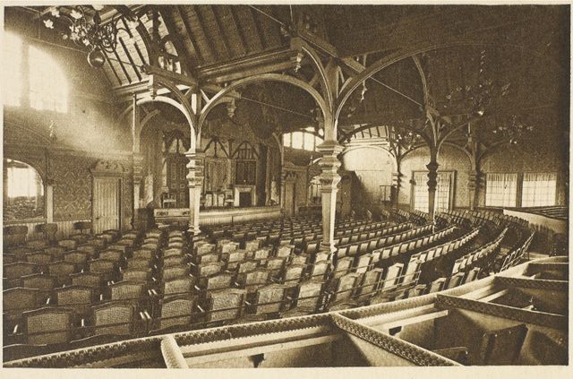 Salle de théâtre de la tour Eiffel en 1900