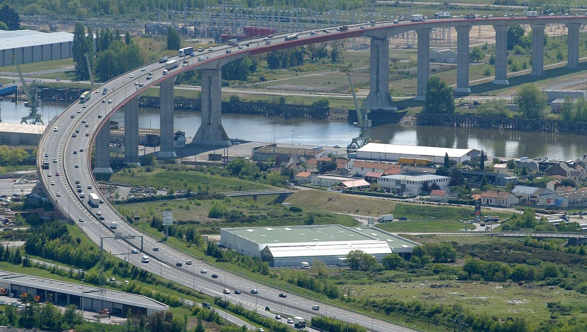 Des Manifestants Bloquent Un Echangeur Enorme Pagaille Sur Le Peripherique De Nantes Des Manifestants Bloquent Un Echangeur Enorme Pagaille Sur Le Peripherique De Nantes