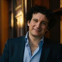 Alain Altinoglu a été nommé directeur musical de l'orchestre symphonique de la radio de Francfort, et est reconduit à la Monnaie de Bruxelles