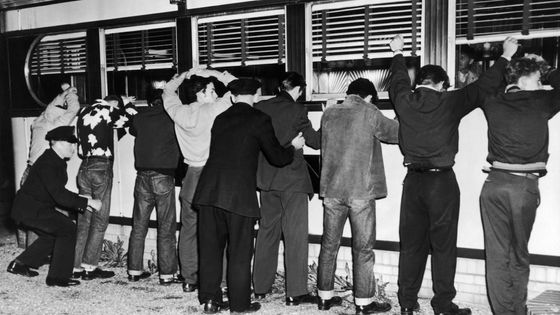 Individus mis en état d'arrestation en 1951 à New York. ©Getty - © Keystone-France