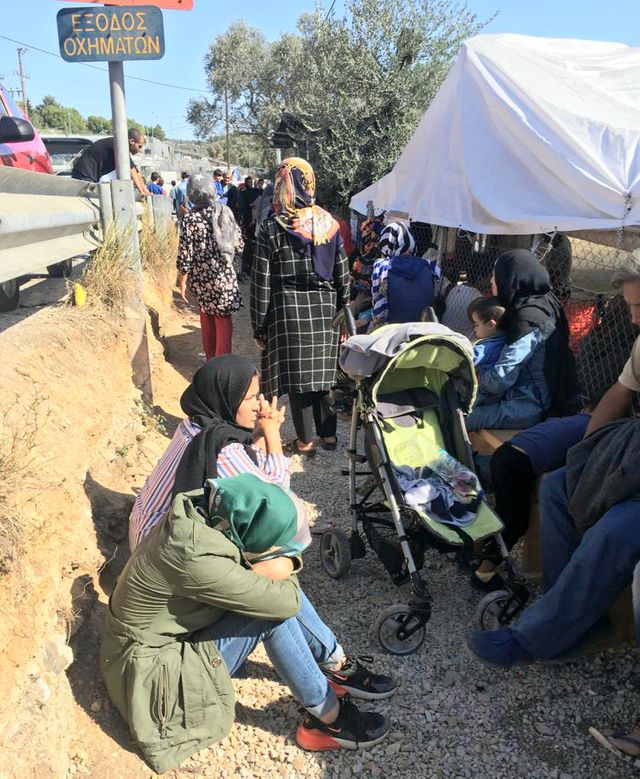 La file d'attente du dispensaire de MSF dans la jungle de Moria