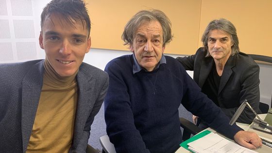 Romain Bardet ( AG2R La Mondiale } Alain Finkielkraut et Philippe Brunel ( L'Equipe ) ©Radio France - Alexandra Malka