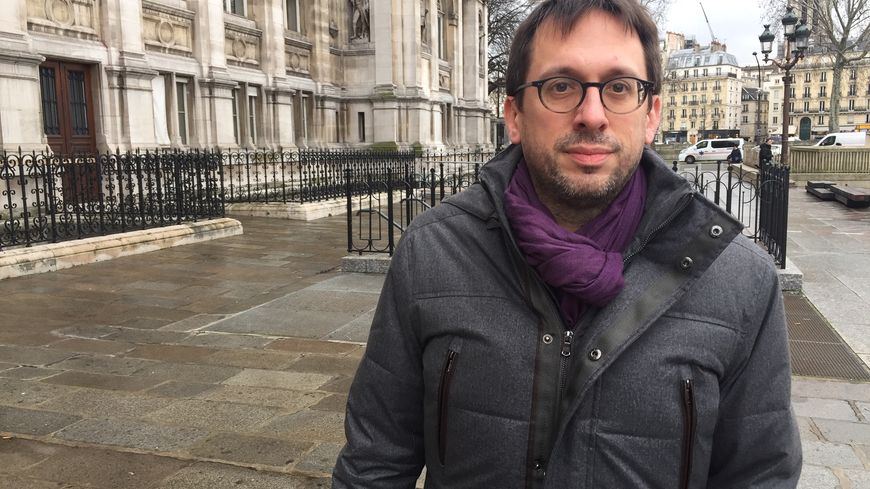 "Depuis 2014, nous avons mis plus de moyens sur la propreté", souligne Paul Simondon, adjoint en charge de ces questions à la mairie de Paris