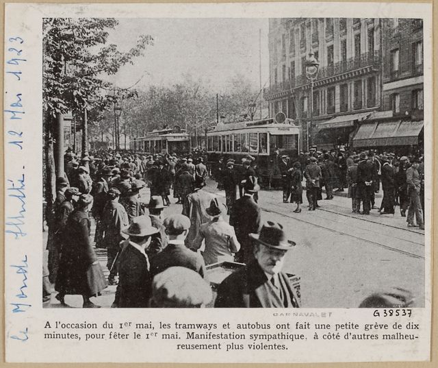 Grève des tramways et autobus, 1er mai 1923, photo parue dans Le Monde illustré